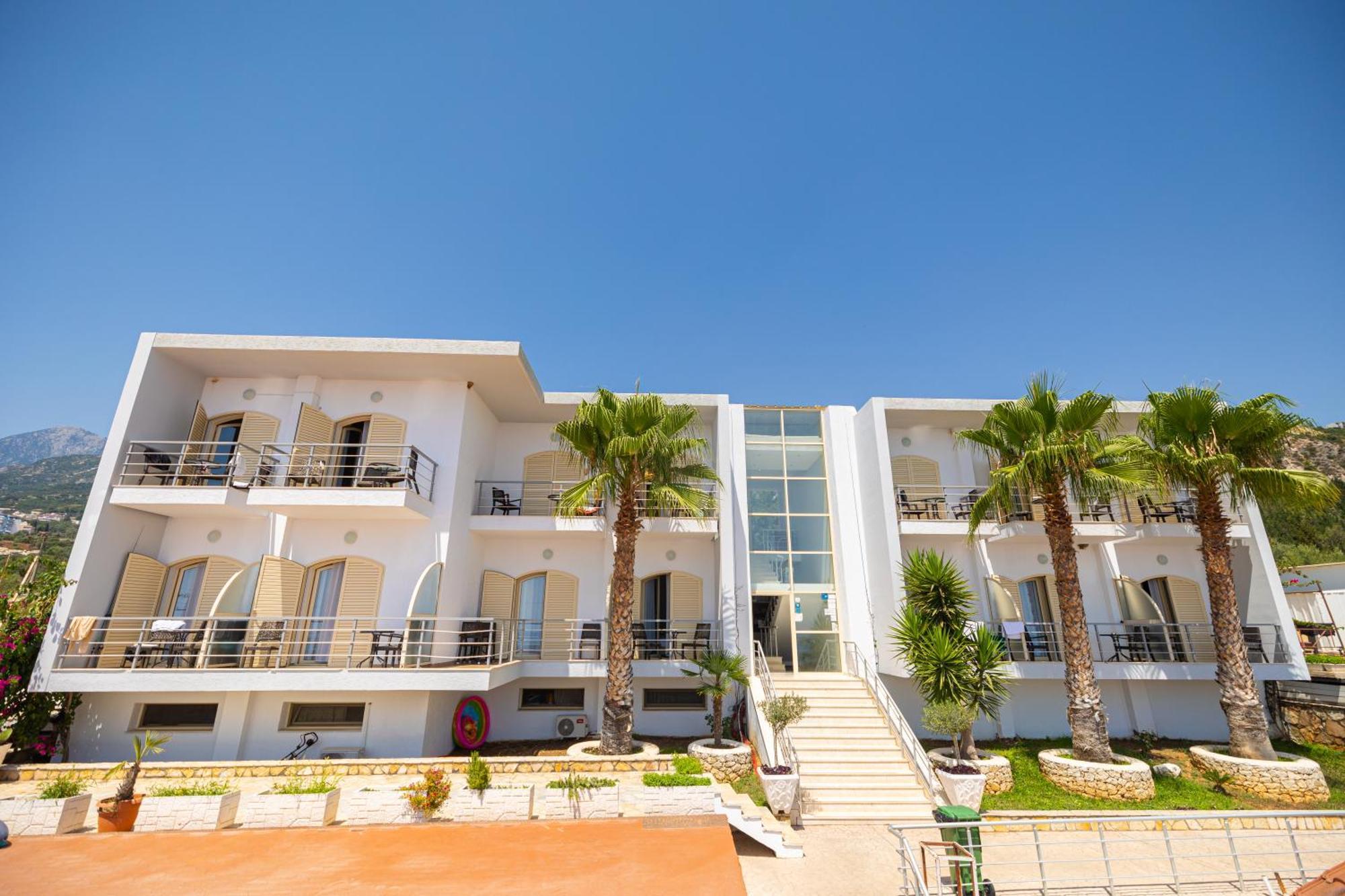 Royal Blue Hotel 4*